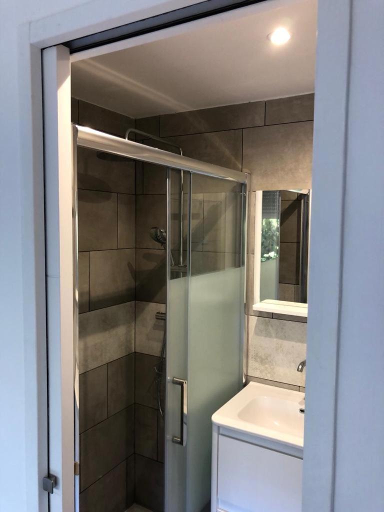 Chambre Avec Salle D'Eau Privee Dans Appartement Partage 200 M Du Tram Montpellier Pokoj fotografie