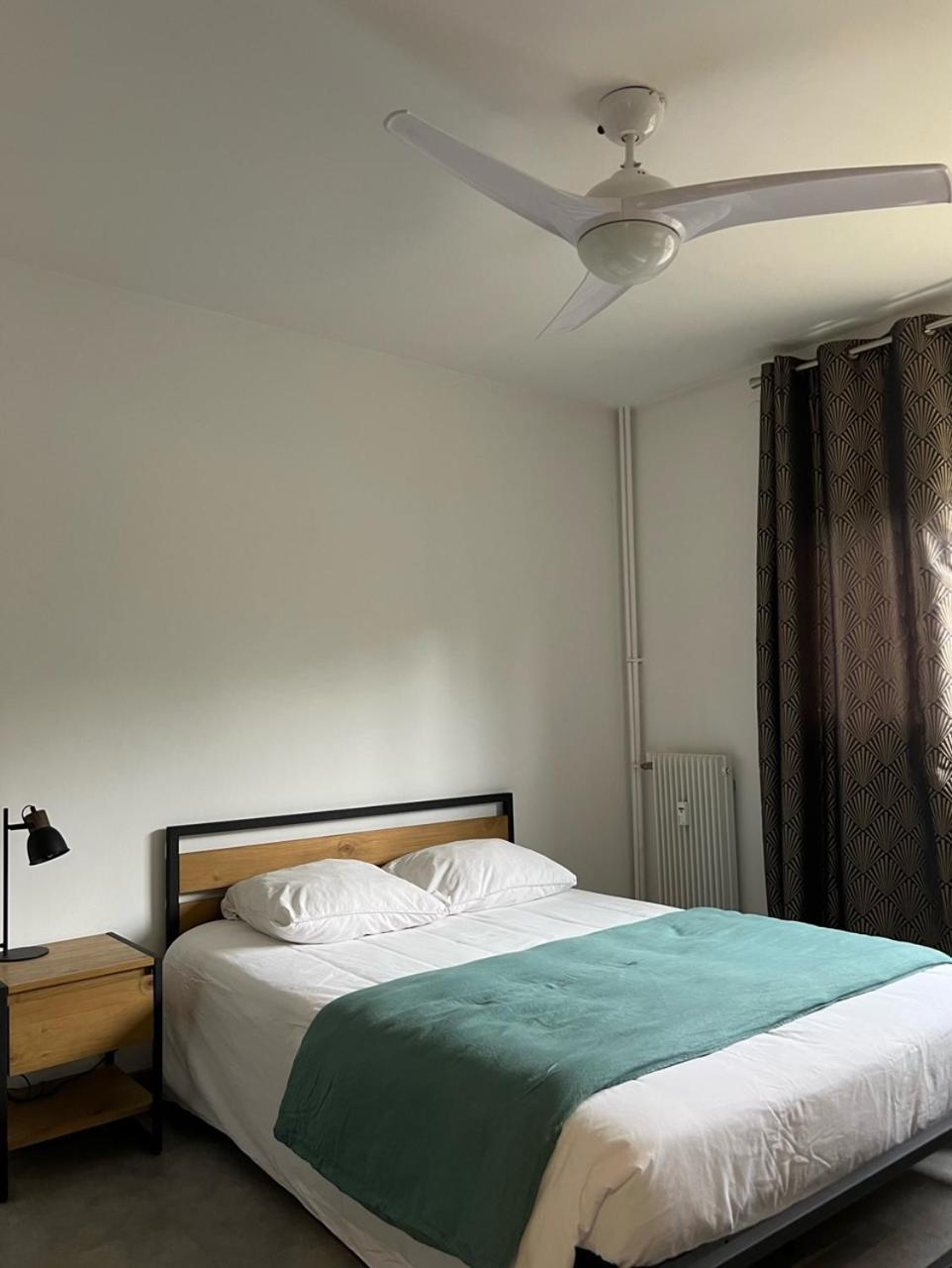 Chambre Avec Salle D'Eau Privee Dans Appartement Partage 200 M Du Tram Montpellier Pokoj fotografie